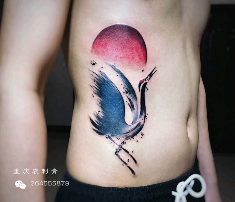 水墨鹤纹身图片_腰部腹部水彩水墨鹤动物纹身图案