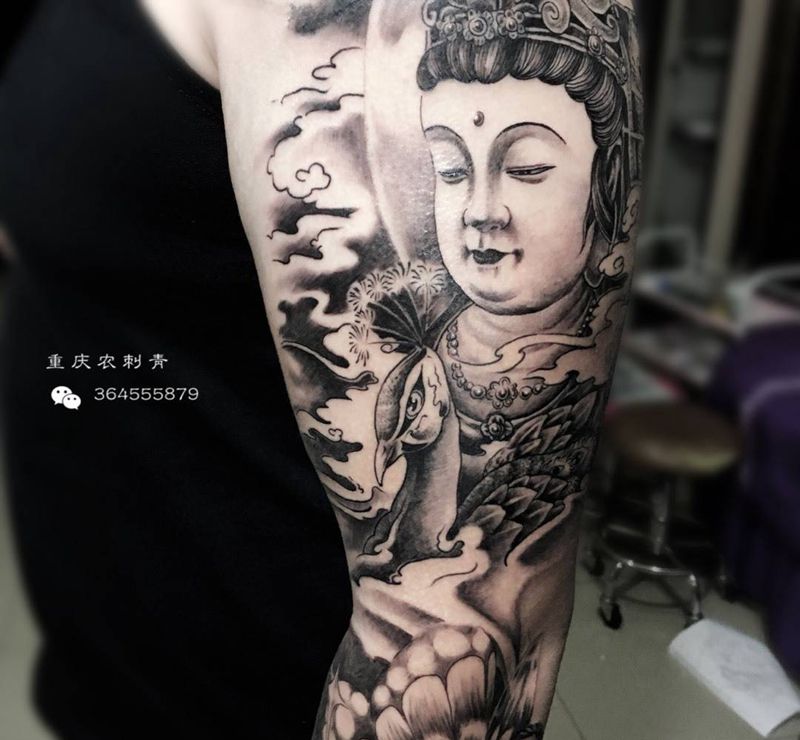 观音天使遮盖旧纹身和疤痕纹身图片_手部手臂新传统欧美写实观音佛天使纹身图案