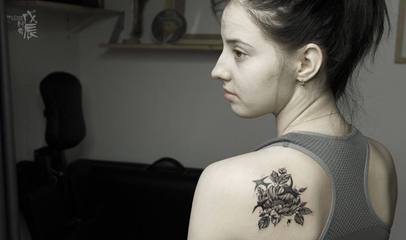 香肩的诱惑纹身图片_成品肩部背部欧美清新国画几何字符动物重庆刺青纹身图案