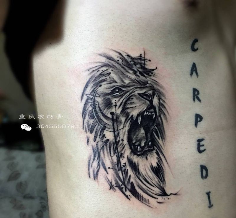 狮子纹身图片_腹部腰部几何欧美写实狮子纹身图案