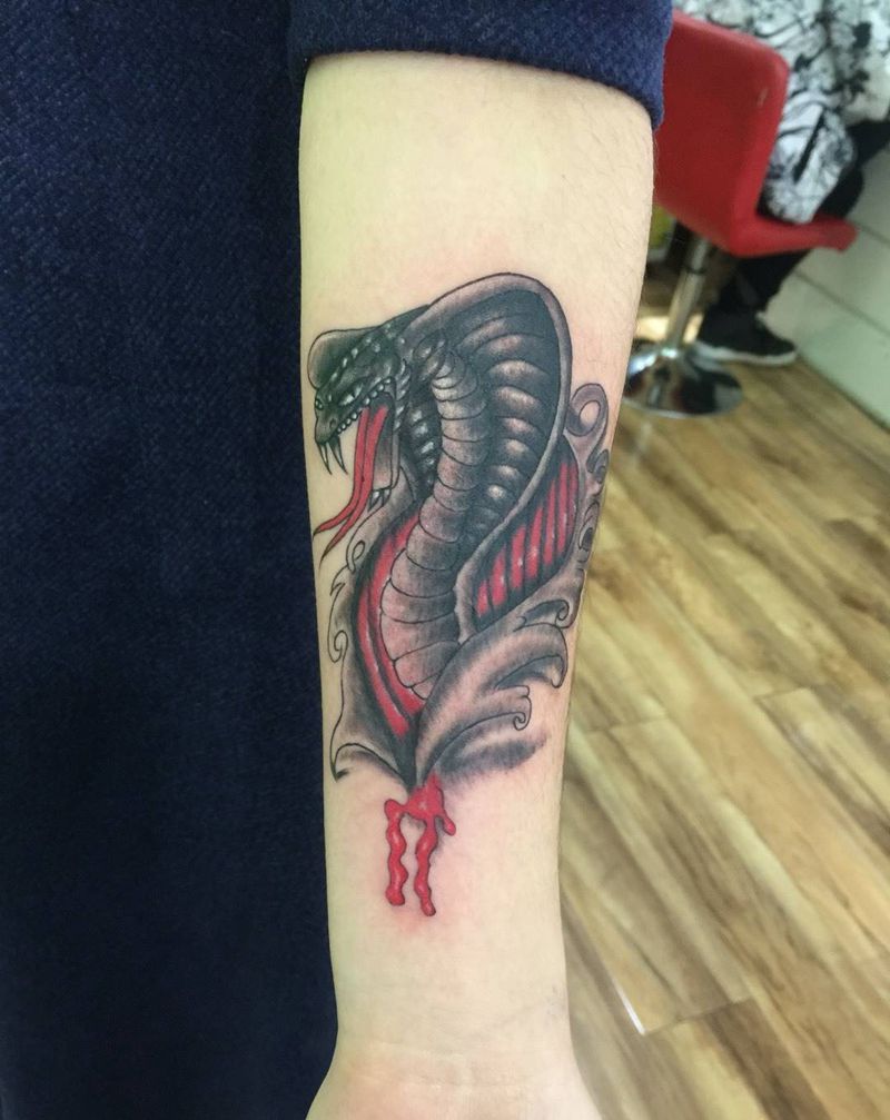 蛇纹身。纹身图片_成品手部传统纹身图案