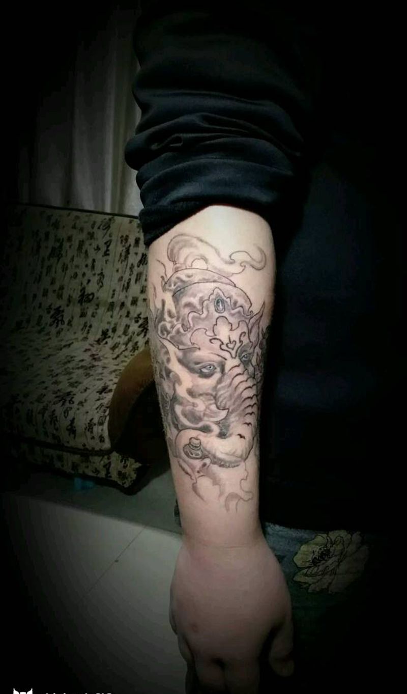 小臂象神纹身图片