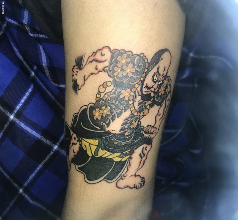 花和尚纹身图片_手部手臂老传统纹身图案