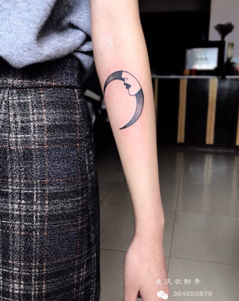 月亮纹身图片_手部手臂点刺纹身图案