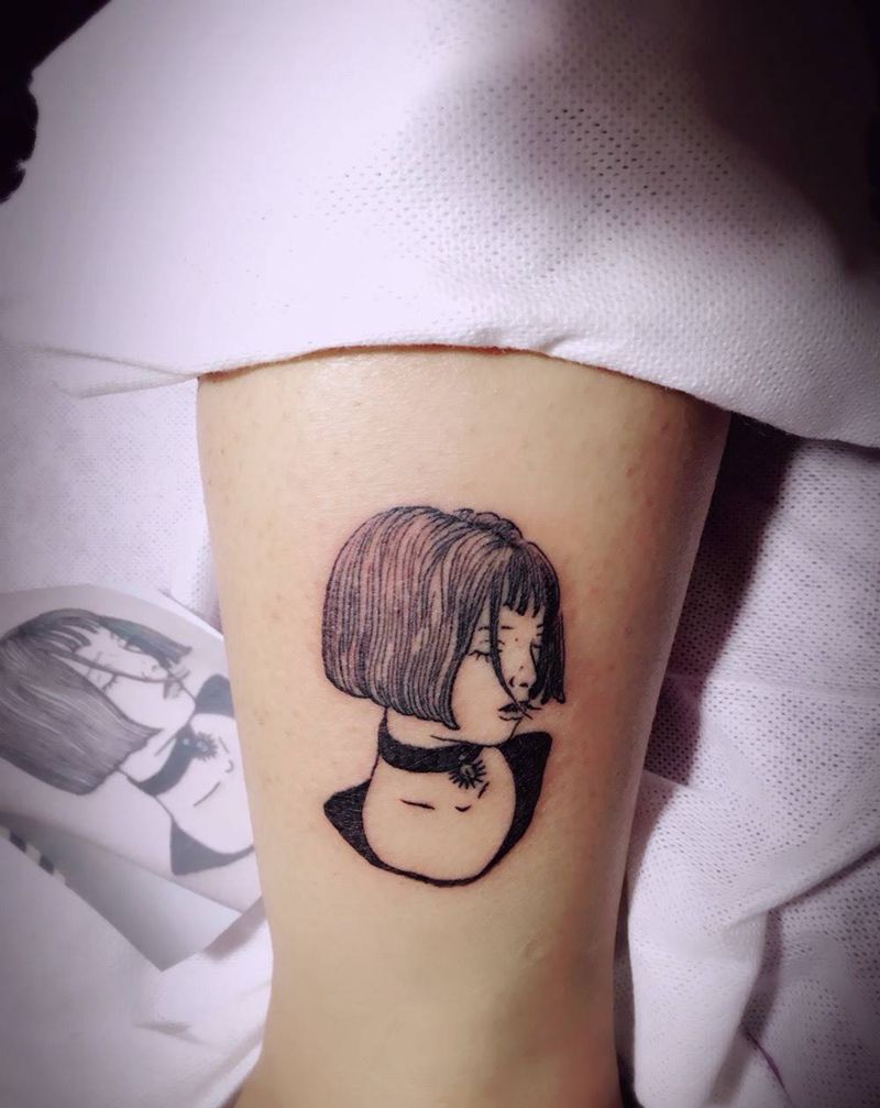 素色美女纹身图片_人物传统清新欧美腿部纹身图案