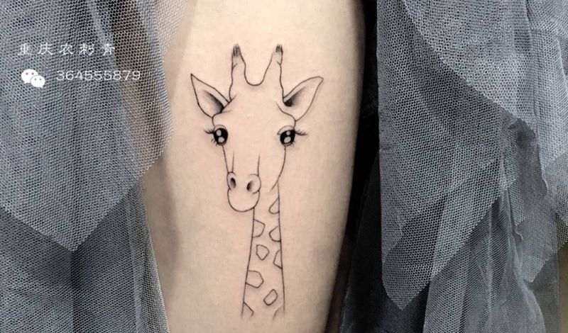 小清新长颈鹿纹身图片_臀部腿部几何新传统长劲鹿动物小清新纹身图案