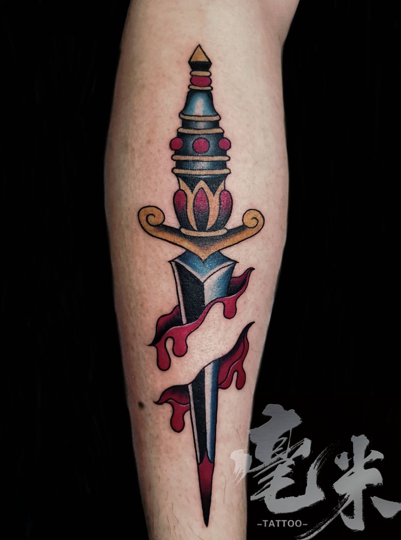 school大腿小图纹身图片_腿部Old School纹身图案