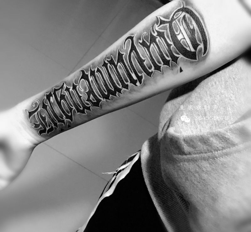 花体英文纹身图片_手臂手部花体字纹身图案