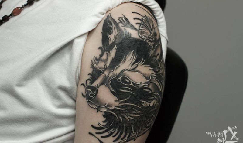 干脆面纹身图片_成品手臂肩部欧美动物小浣熊纹身图案