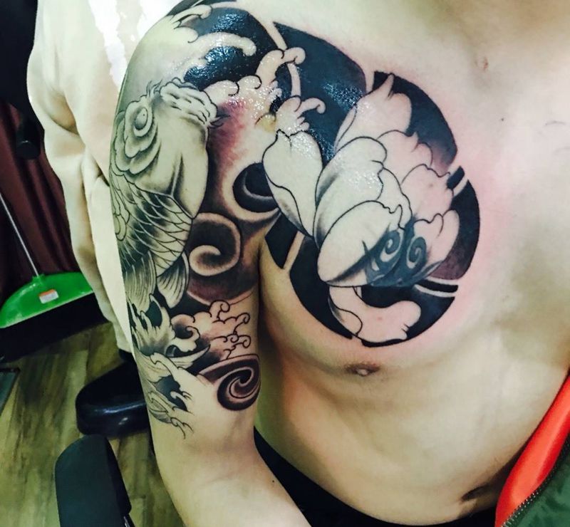 鲤鱼半甲纹身图片