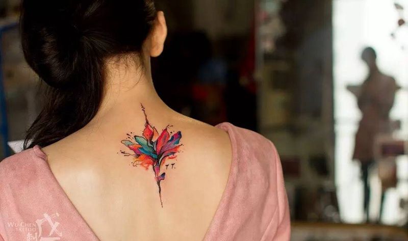 彩虹色花朵纹身图片_成品颈部欧美小清新水彩刺秦彩色彩色刺青水彩纹身图案