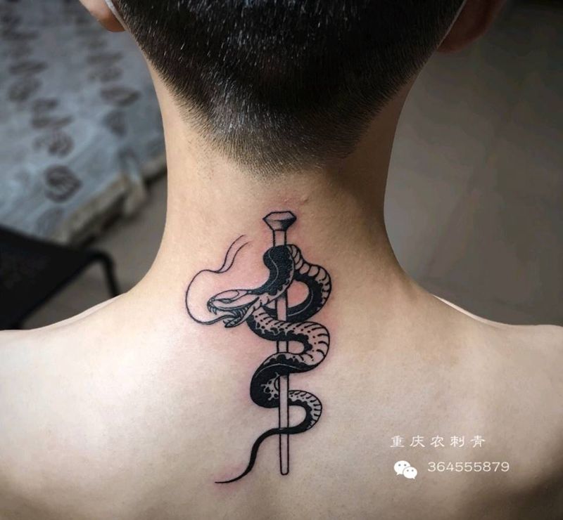 蛇杖纹身图片_颈部背部几何图腾蛇动物纹身图案