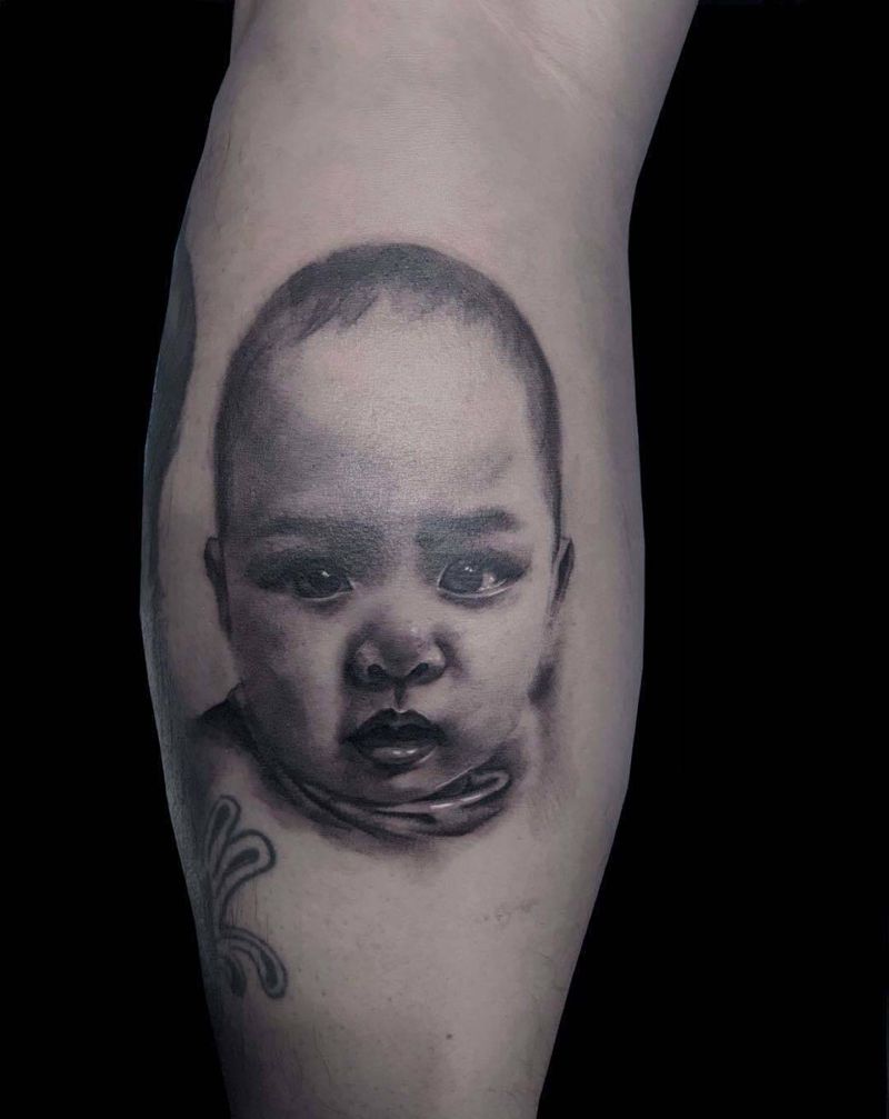 小孩肖像纹身图片_腿部手部欧美写实肖像纹身图案