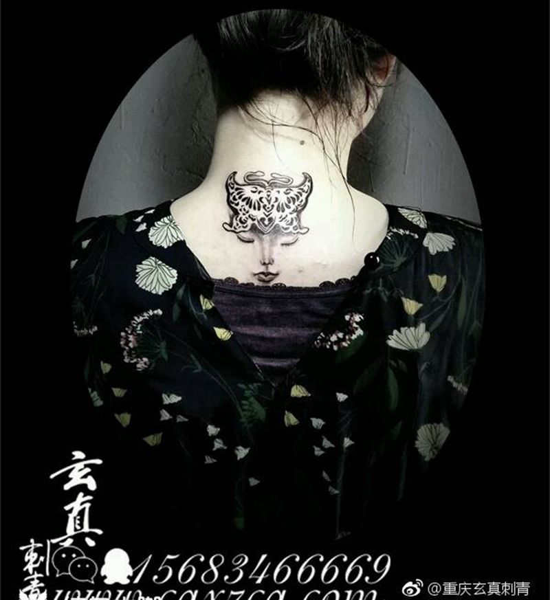 后颈蝴蝶女纹身图片