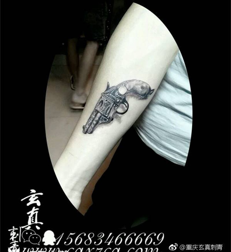 手枪纹身纹身图片_手臂手部欧美成品纹身图案