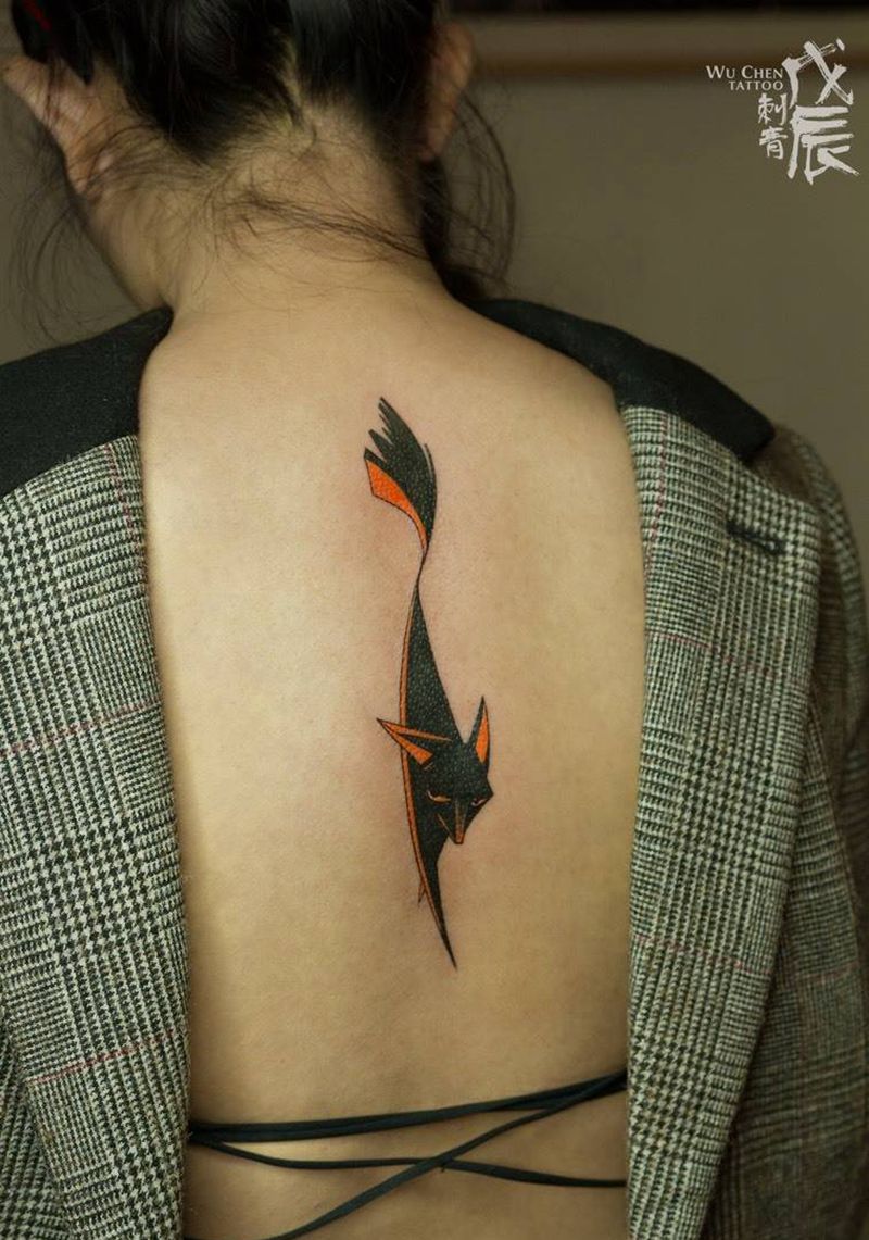 狐仙漫步纹身图片_成品背部传统欧美几何狐狸纹身图案