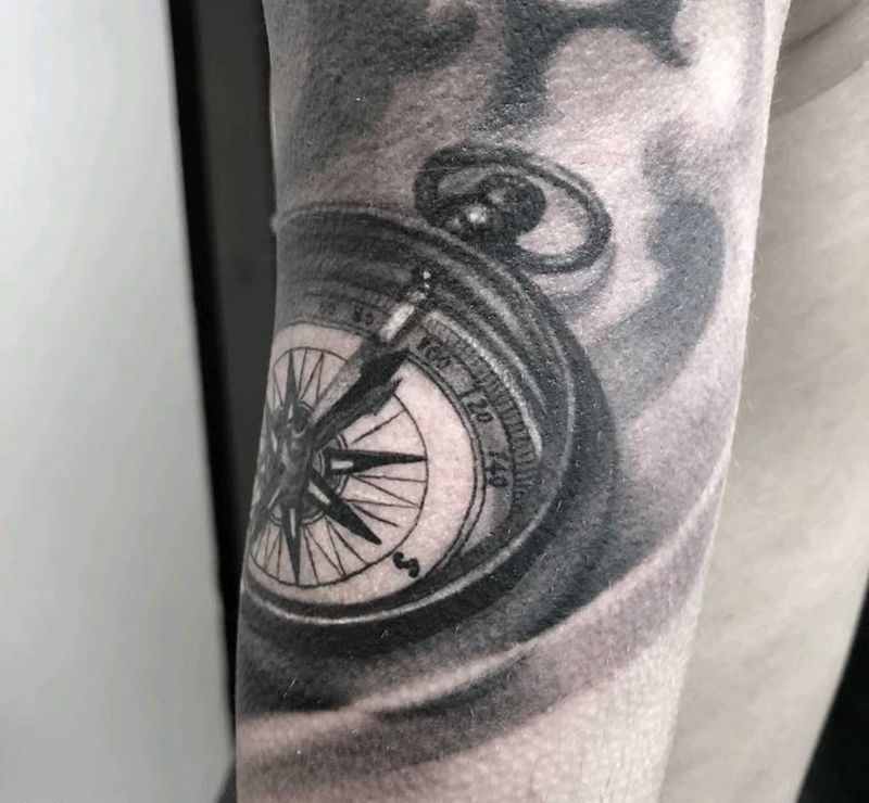 指南针纹身图片_手臂纹身图案