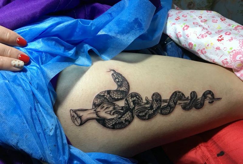 蛇纹身图片_腿部臀部脚部欧美清新动物鬼神纹身图案