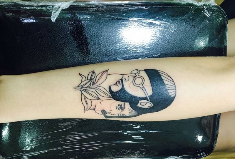 小臂欧美风格纹身图片_手部纹身图案