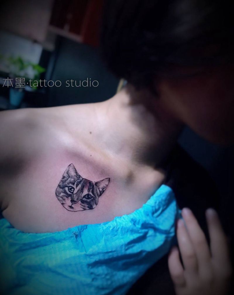 猫咪头像纹身图片_锁骨 小清新纹身图案