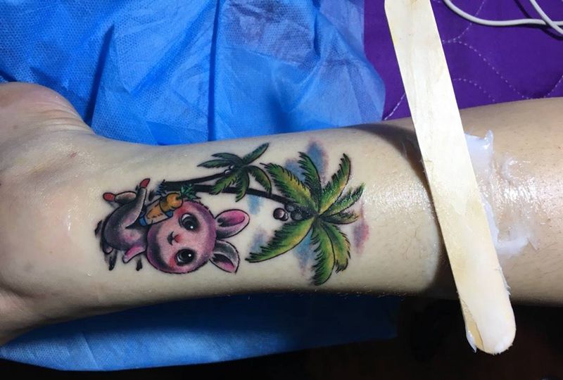 兔子盖图纹身图片_腿部脚部成品纹身图案