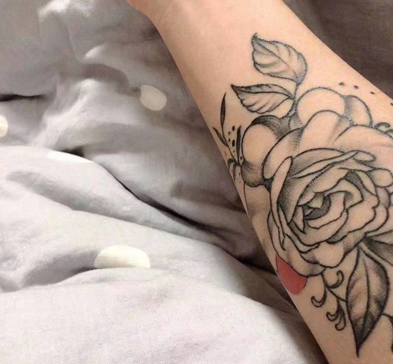 素花纹身图片_手臂点刺花纹身图案