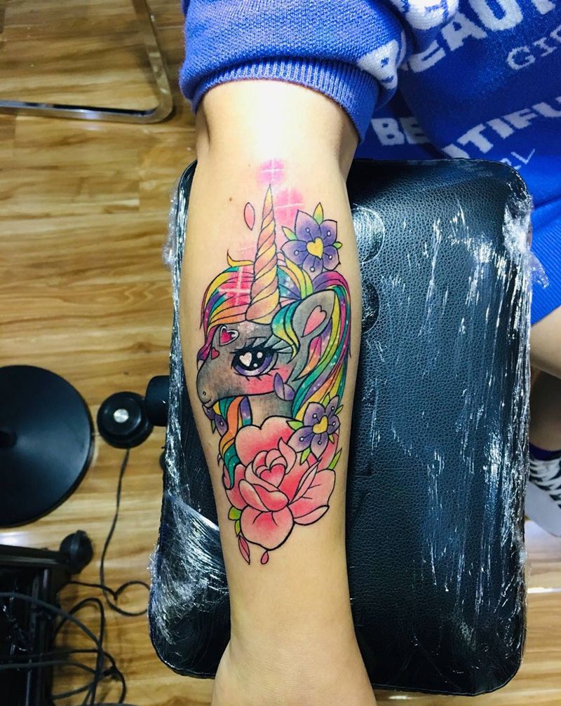 独角兽纹身图片_手臂水彩纹身图案