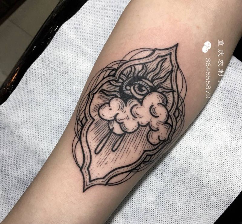 眼纹身图片_手部手臂几何太阳云纹身图案