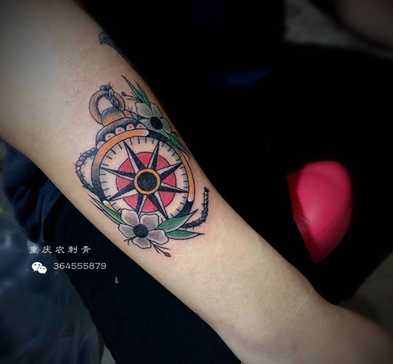 指南针纹身图片_手臂手部Old SchoolNew School指南针玫瑰纹身图案