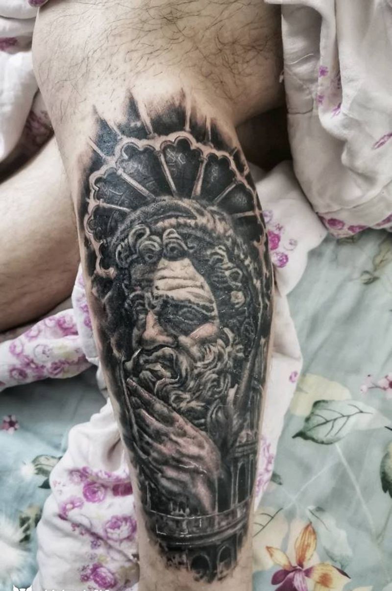 更近暗黑纹身图片_腿部素描雕塑纹身图案