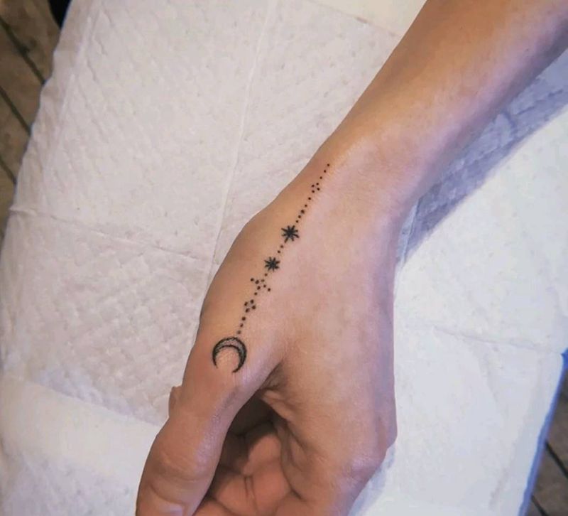 吖纹身图片_手部纹身图案