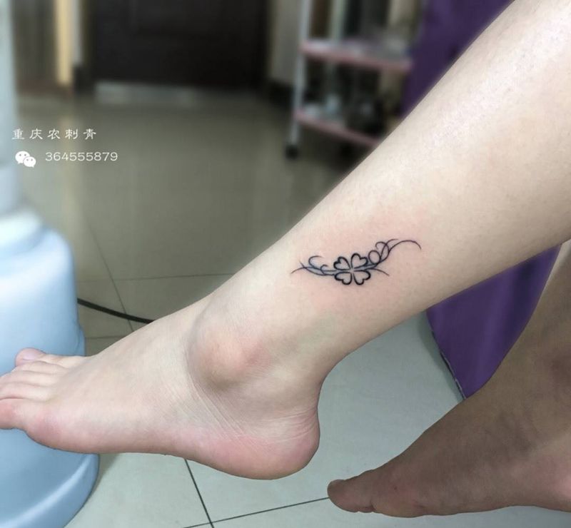 四叶草纹身图片_腿部脚部图腾四叶草纹身图案