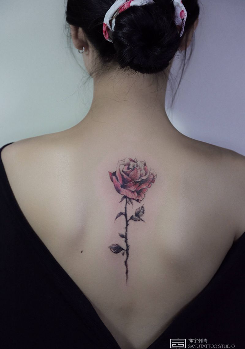 玫瑰纹身图片_背部纹身图案