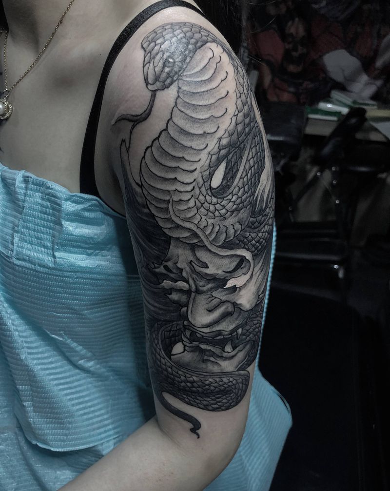 蛇纹身图片_手部手臂新传统欧美写实纹身图案