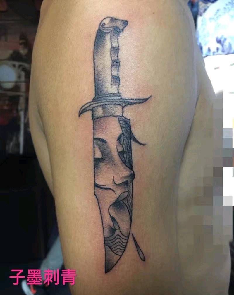 匕首纹身图片