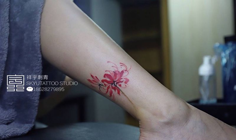彼岸花纹身图片_成品脚部清新植物纹身图案