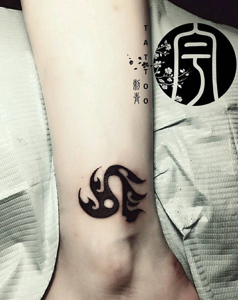 遮盖纹身图片_脚部清新图腾原创成品纹身图案