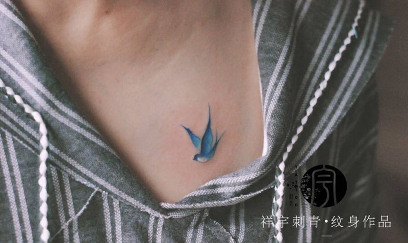 小清新燕子纹身图片_成品胸部清新动物原创纹身图案