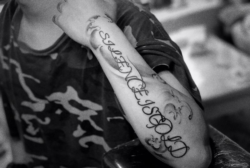 字母纹身图片_成品手臂欧美原创纹身图案