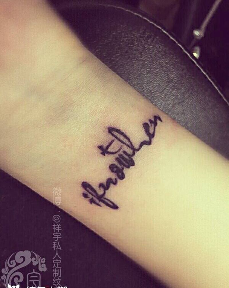 字母小图纹身图片_手部清新字符成品纹身图案