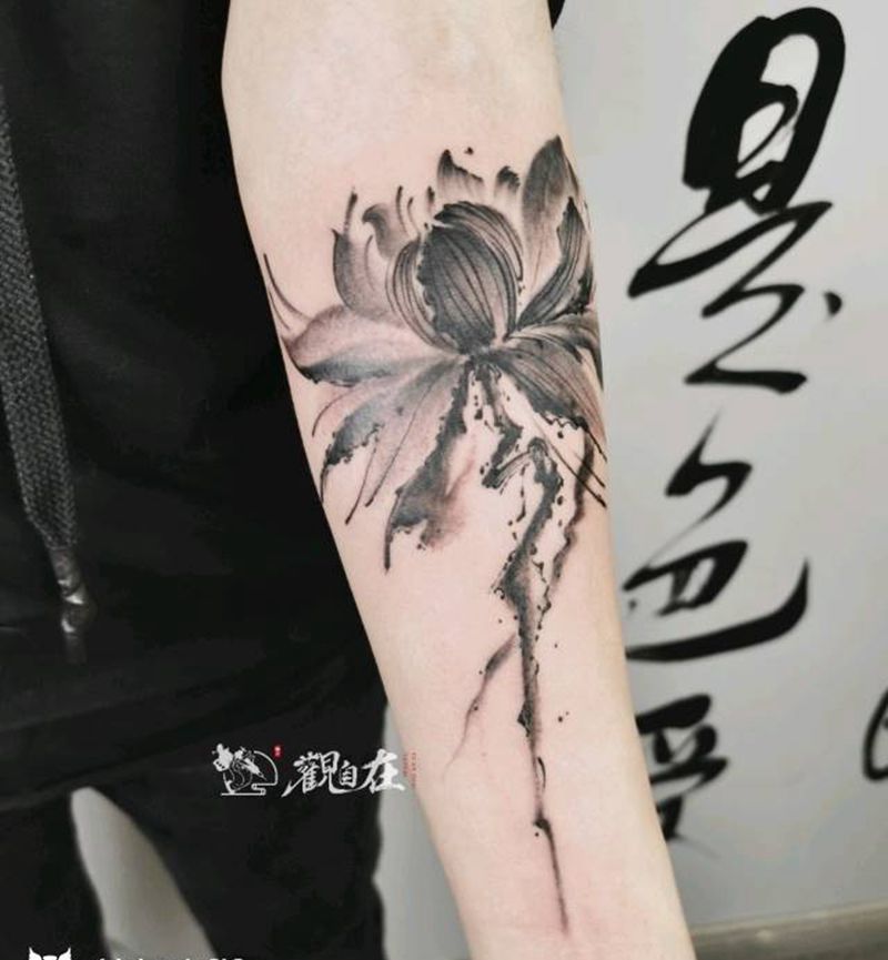 水墨莲花纹身图片_手臂水墨荷花莲花纹身图案