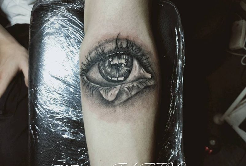 眼睛纹身图片_欧美写实眼，泪纹身图案