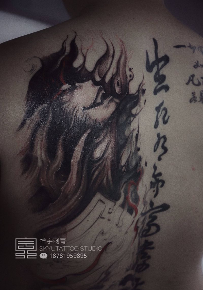 未完纹身图片_背部水墨齐天大圣纹身图案