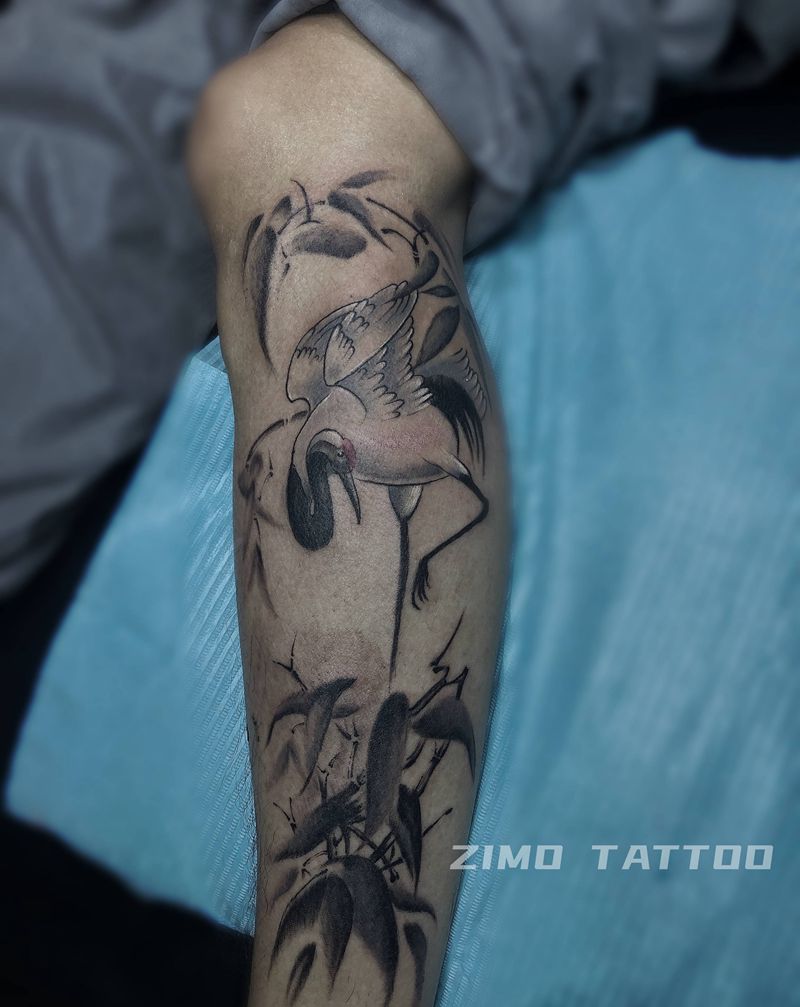 鹤纹身图片_脚部腿部水墨新传统纹身图案