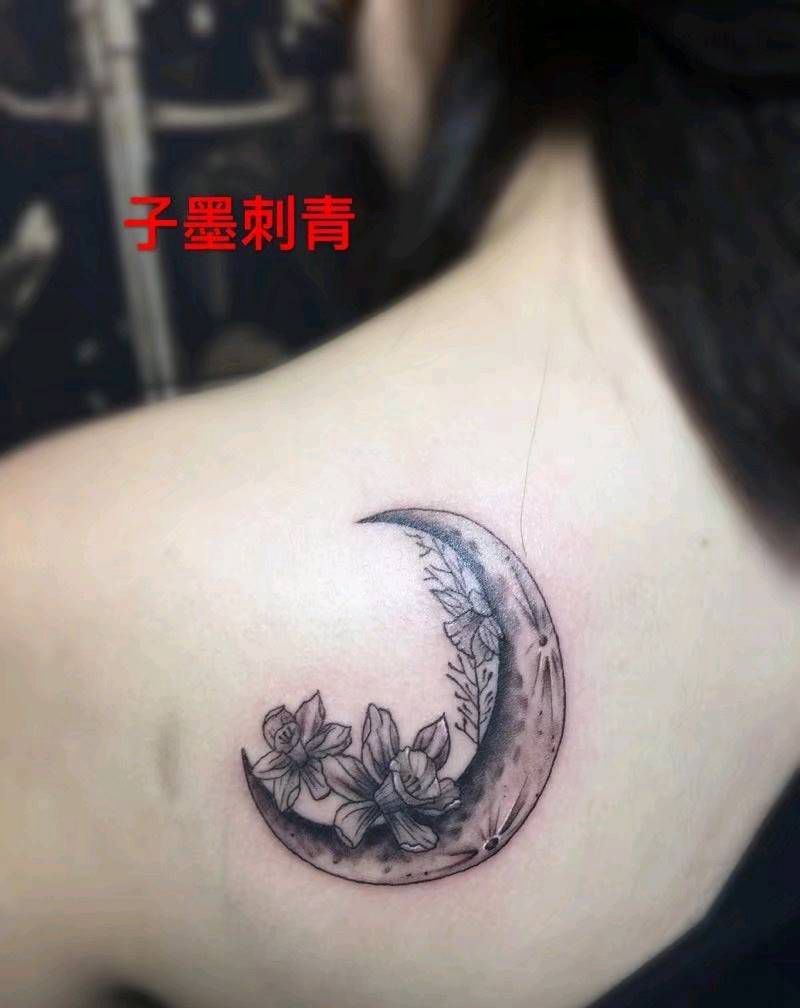 月亮纹身图片