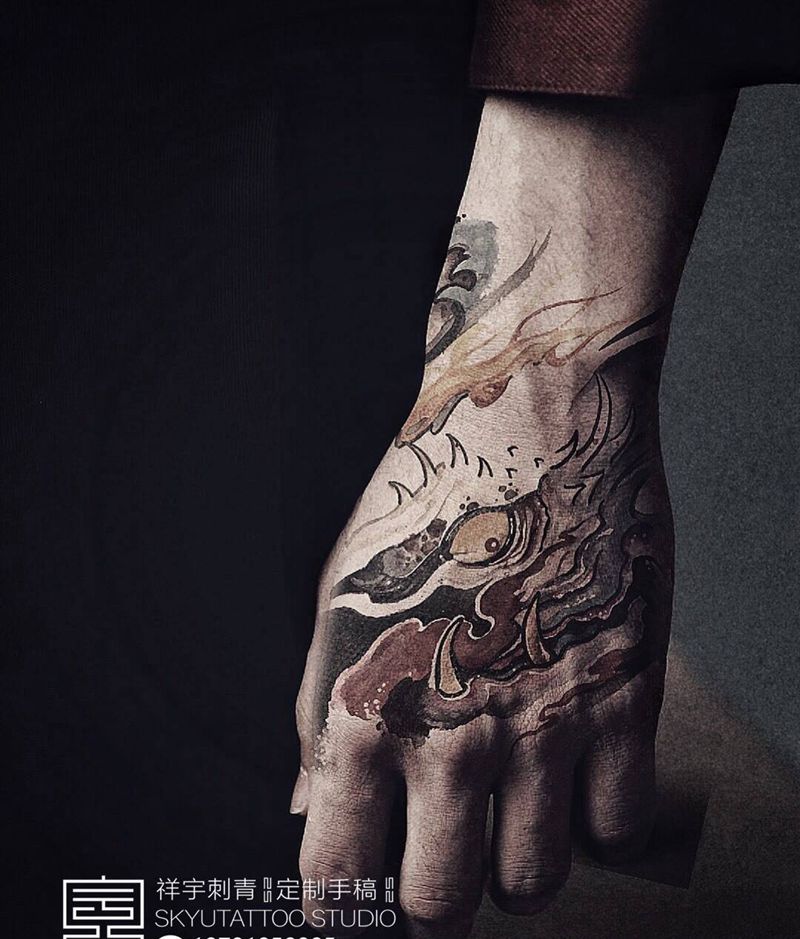 非礼勿视纹身图片_手臂手部新传统龙手背纹身图案