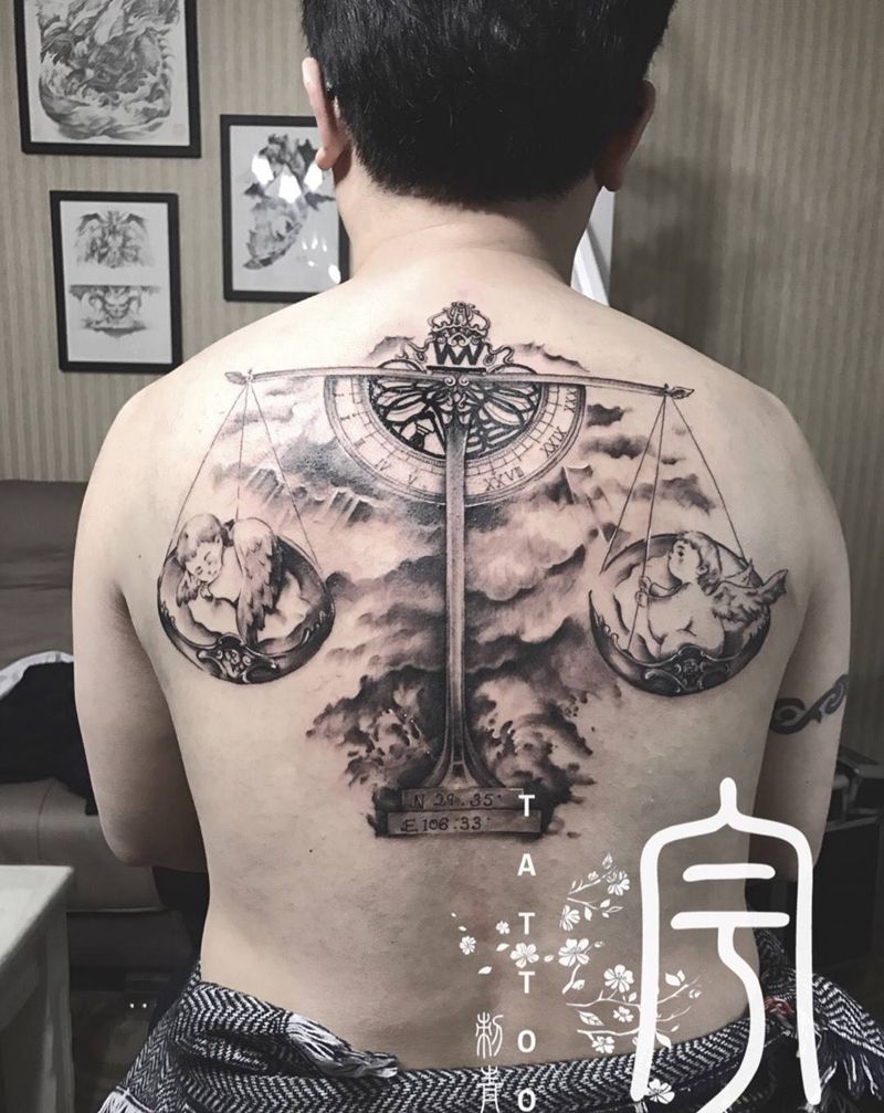 家庭纹身图片_成品背部写实人物原创纹身图案