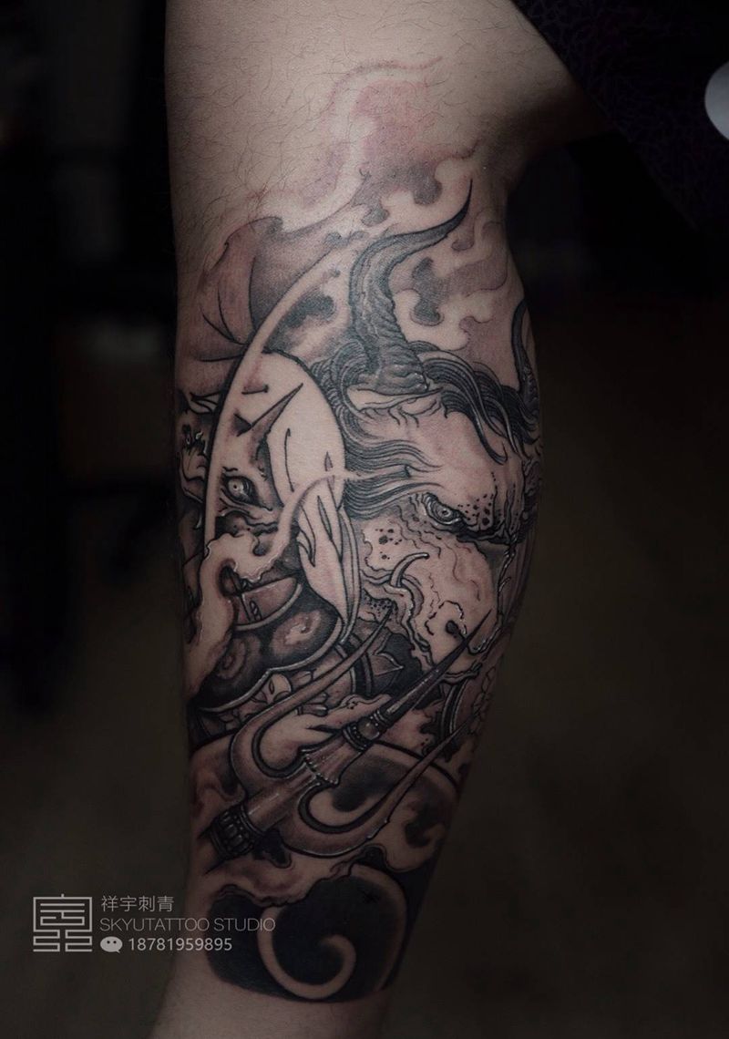 原创牛头狱卒纹身图片_脚部新传统牛头马面纹身图案