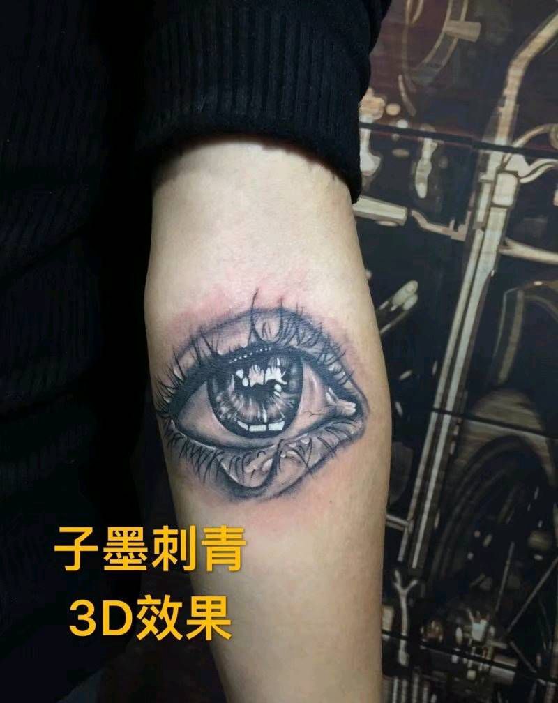 眼泪纹身图片