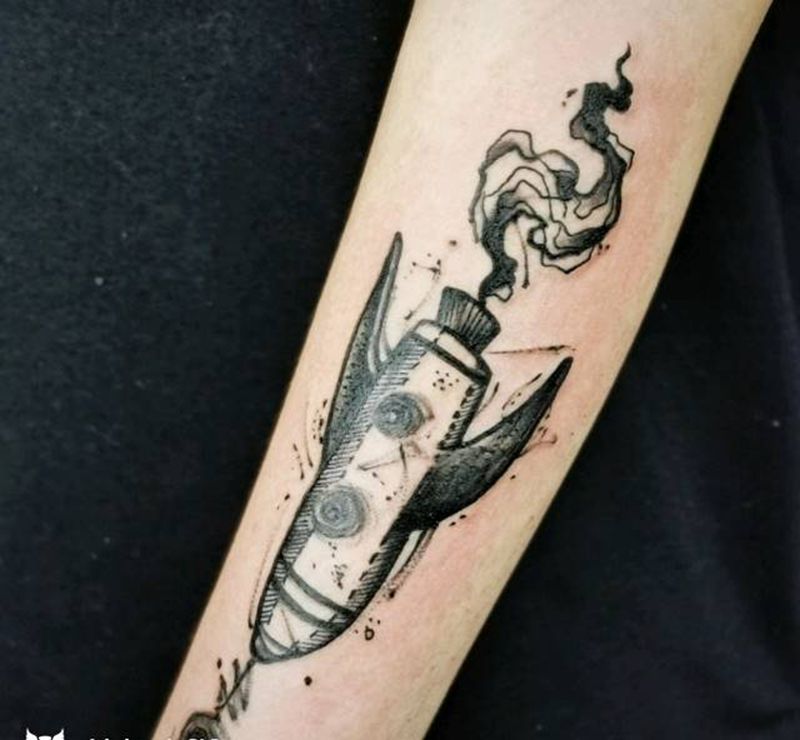 火箭纹身图片_手臂点刺纹身图案